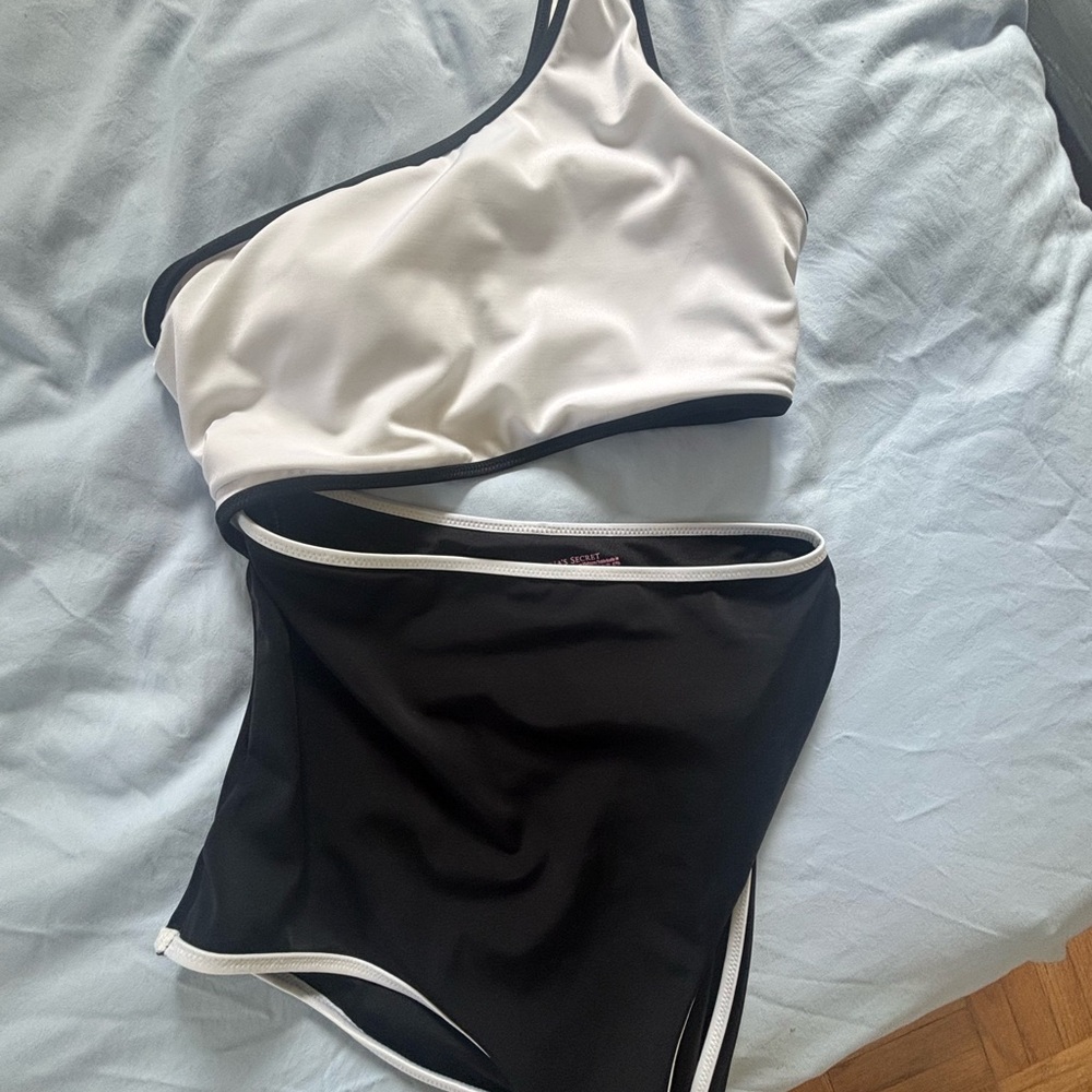 Victoria's Secret Black and White One-Shoulder Bikini - Never Worn!